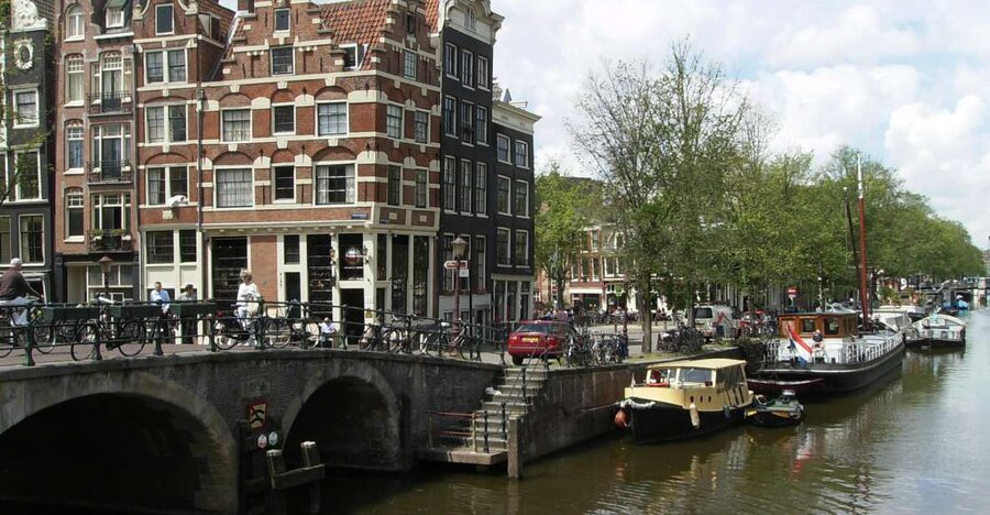 2.5-Hour Amsterdam Sightseeing Tour by Bike - Why a bicycle fits Amsterdam so well