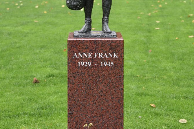 2-Hour Private Anne Frank Walking Tour with Drink - The Auschwitz Monument and the weight of the route