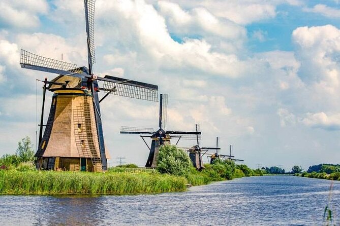 8 hour Walking and Boat Tour to Rotterdam and Kinderdijk - Bridges, trains, and wartime memory
