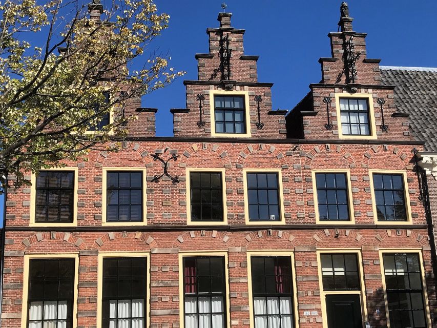 Alkmaar: Small Group City Walking Tour <em>English</em> – Key points at a glance’ /></p>
<ul>
<li><strong>Two hours on foot:</strong> Cover 3 to 4 km through Alkmaar’s old center, canals, city walls, and quieter lanes.</li>
<li><strong>A useful historical story:</strong> Learn how Alkmaar’s townspeople helped defeat Spanish forces in 1573.</li>
<li><strong>Major sights included:</strong> See the Grote Sint Laurenskerk, Stadhuis, Waag, and Molen van Piet.</li>
<li><strong>Small and personal:</strong> The group is limited to 10 people, so questions are easier than on a large city tour.</li>
<li><strong>A foreigner’s view of Dutch life:</strong> The guide connects Alkmaar’s history with everyday Dutch culture and customs.</li>
<li><strong>Easy rail access:</strong> Alkmaar Station is about a 10-minute walk from the city center, with direct trains from Amsterdam and Haarlem.</li>
</ul>
<h2>Why Alkmaar works so well on foot</h2>
<p><img width="853" height="640" decoding="async" src=