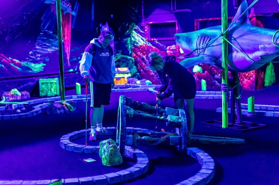 Aloha Amsterdam: 12-Hole Glow-in-the-Dark Mini-Golf - Who will enjoy this most