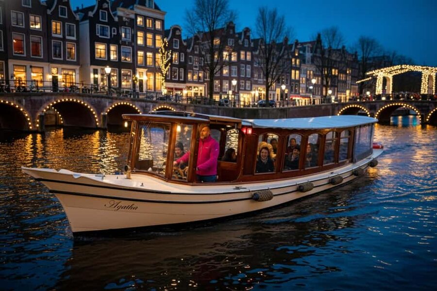 Amsterdam:1.5-Hour Canal Cruise local Guide, Drinks & Snacks - Zeedijk and Amsterdam Centraal before returning