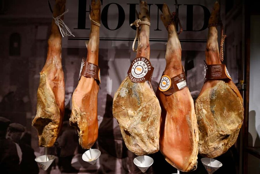 Amsterdam: 10 Tastings Guided Food Tour by UNESCO Canals - Who will enjoy it most?