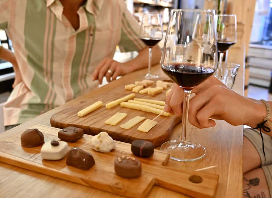 Amsterdam: 10 Tastings Guided Food Tour by UNESCO Canals - What this Amsterdam food tour is really like