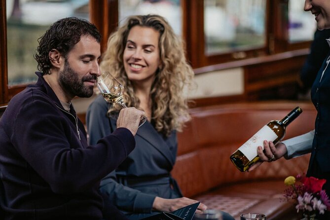 Amsterdam: 2-Hour Canal Cruise incl. Drinks & Dutch Snacks - Snacks, drinks, and the social side of the boat