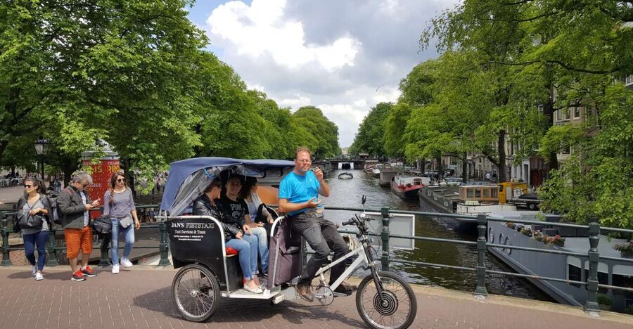 Amsterdam: 2-Hour Sightseeing Tour by Rickshaw - Key points at a glance