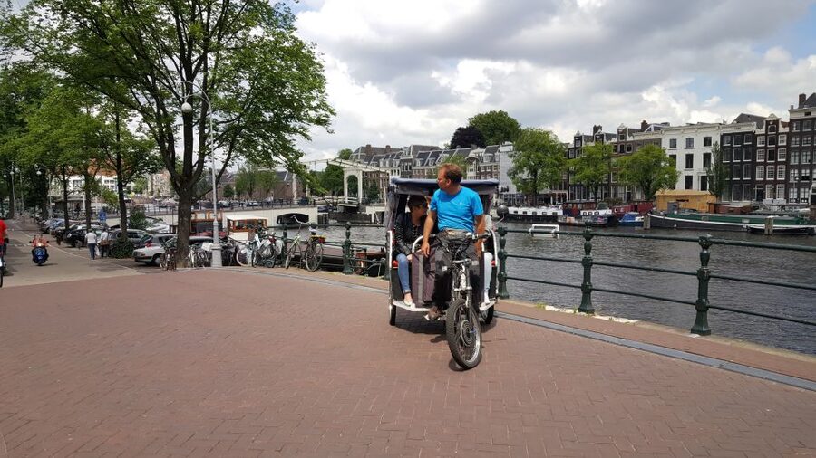 Amsterdam: 2-Hour Sightseeing Tour by Rickshaw - Stops, photos, and short walks