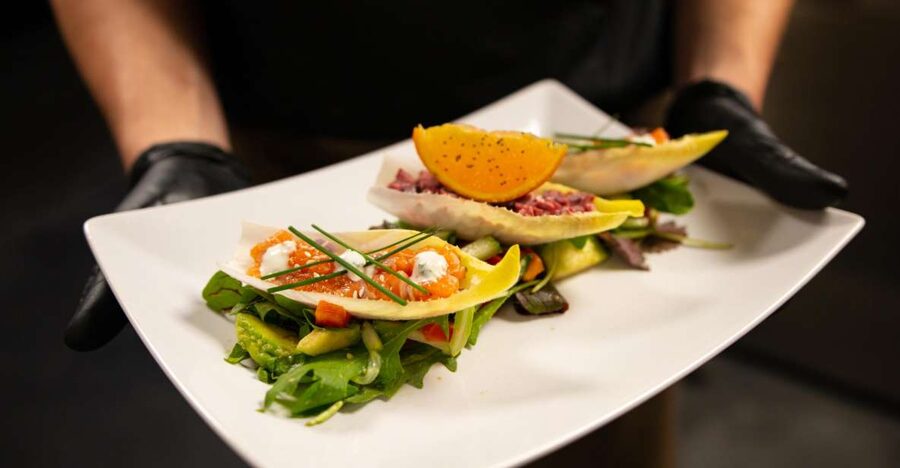 Amsterdam: 3 Course Dinner in the Dark - Who should book this experience?
