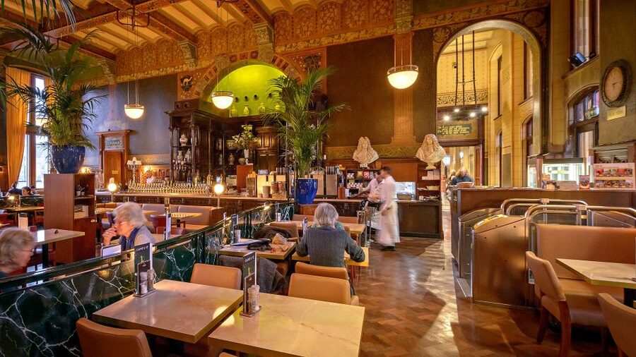 Amsterdam: 3-Course Meal in Historic 1st Class Waiting Rooms - Finding the former first-class waiting rooms