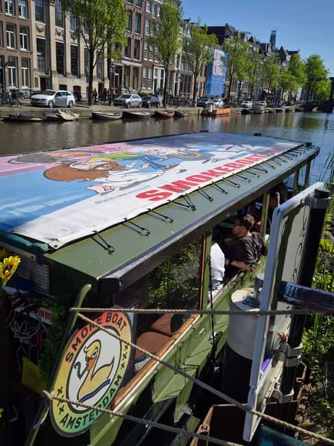 Amsterdam: 420 Smoke-Friendly Boat Tour - Rolling up and settling into the one-hour cruise