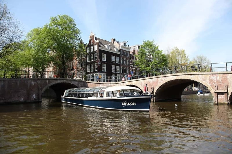 Amsterdam: 75 Minute City Canal Cruise with Audio Guide - Why Amsterdam looks different from the water