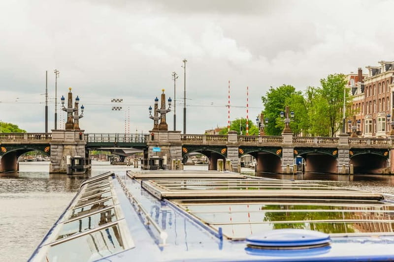 Amsterdam: 75 Minute City Canal Cruise with Audio Guide - The audio guide and the captain’s extra comments