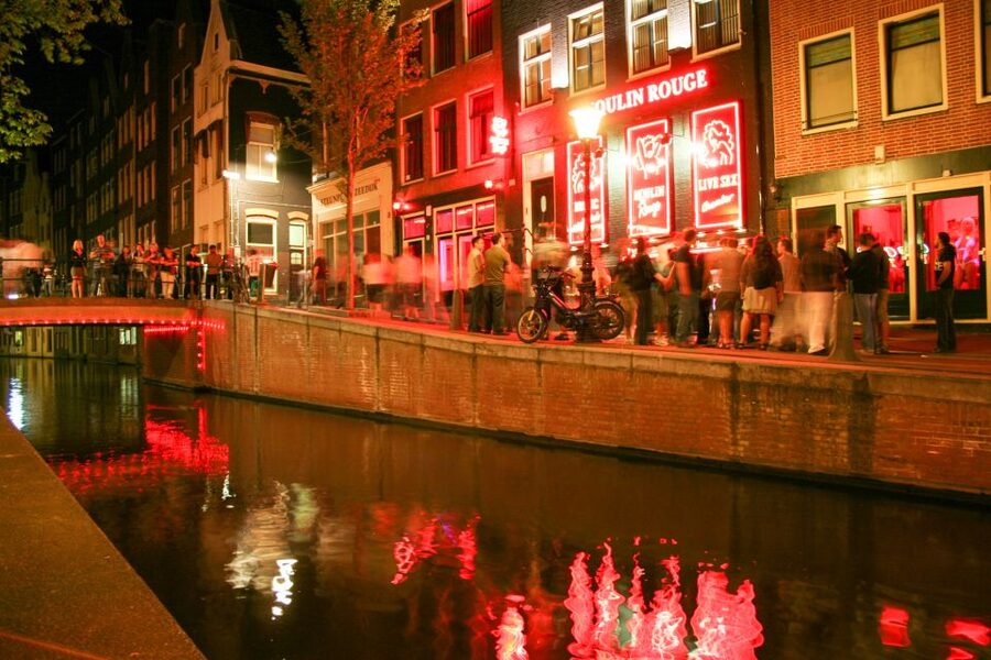 Amsterdam: After Dark Red Light District Tour - Starting beside the Frisco Inn