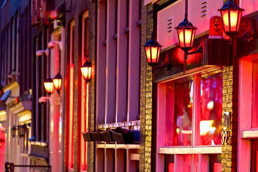 Amsterdam: After Dark Red Light District Tour - The Bulldog connects old Amsterdam with cannabis culture