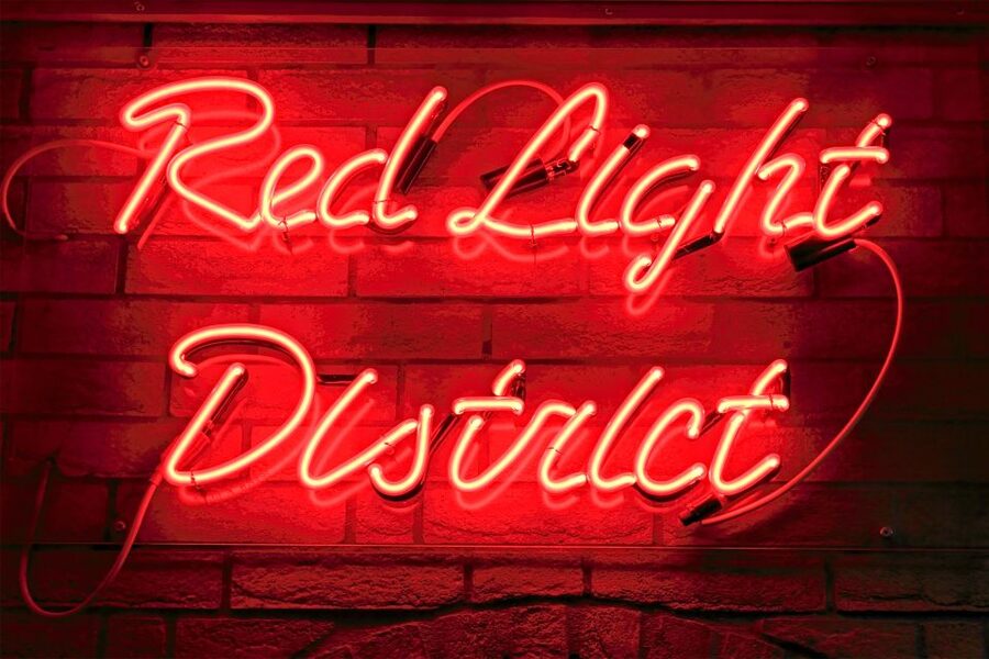 Amsterdam: After Dark Red Light District Tour - A second look at the Oude Kerk and the smaller streets