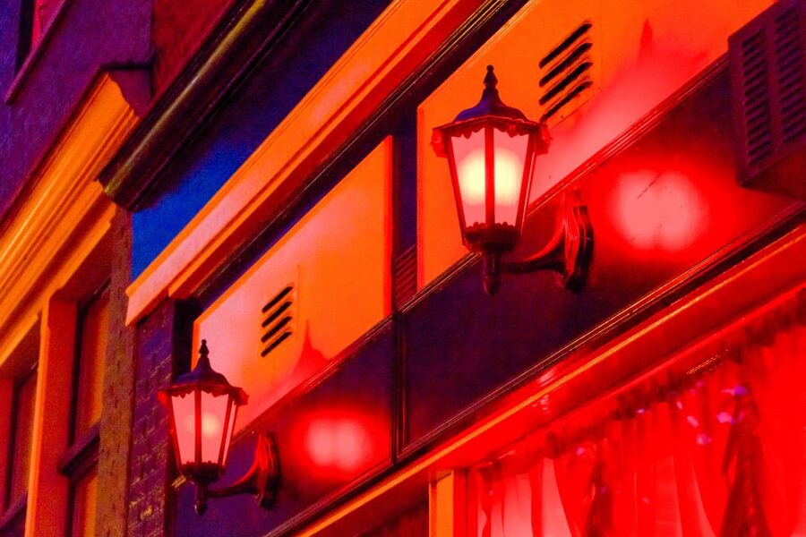 Amsterdam: After Dark Red Light District Tour - Thirty minutes at Route 66 Smoke And Drink
