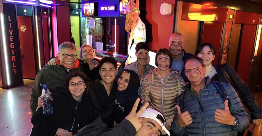Amsterdam: After Dark Red Light District Tour - Walking through De Wallen after dark
