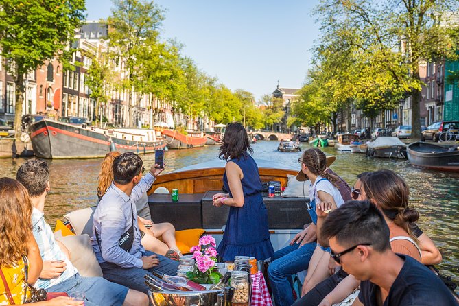 Amsterdam All-Inclusive 90-Minutes Heated Cruise by Captain Jack - Snacks and drinks: good value, modest portions