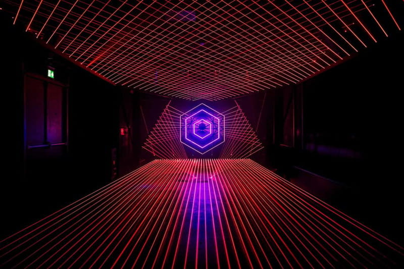 Amsterdam: AMAZE Immersive Audiovisual Experience Ticket - From quiet visual effects to the final dance room