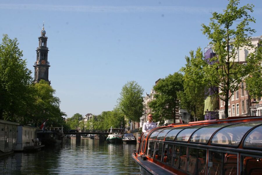 Amsterdam: Amsterdam Dungeon and Canal Cruise Entry Ticket - Practical tips for getting the most from the day