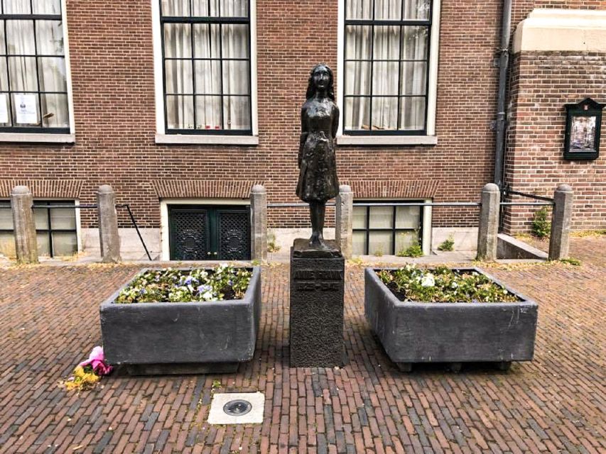 Amsterdam: Anne Frank and Jewish Quarter Guided Walking Tour - Starting at H’ART Museum and entering the old quarter