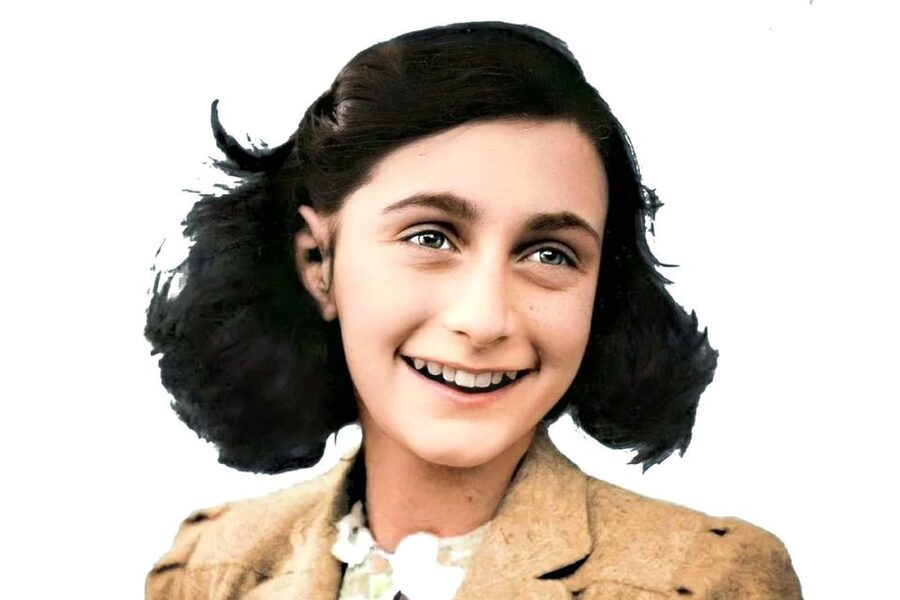 Amsterdam: Anne Frank Guided Small Group Walking Tour - Dam Square: a public place with a difficult past