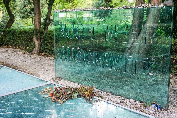 Amsterdam : Anne Frank Tour in EN/DE/IT/ES - Starting at De Waag on Nieuwmarkt