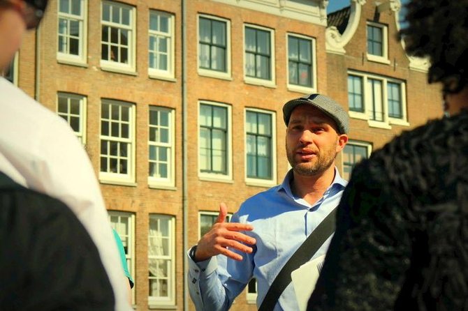 Amsterdam Architecture Tour - Stories that connect buildings to daily life