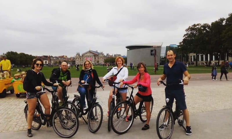 Amsterdam bike tour with a French-speaking guide local! - Why a bicycle is the right way to meet Amsterdam