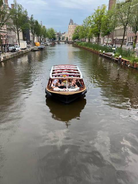 Amsterdam: Boat Tour with Optional Unlimited Drinks - A boutique boat in the heart of old Amsterdam