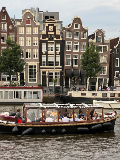 Amsterdam: Boat Tour with Optional Unlimited Drinks - Group size, comfort, and the occasional downside