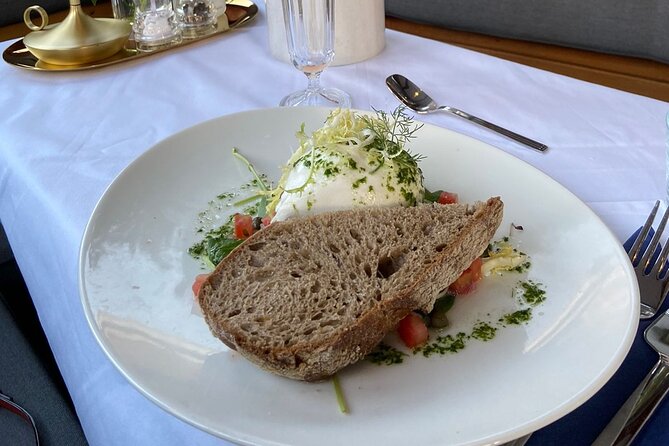 Amsterdam Breakfast Cruise on Private Luxury Boat - Weather, comfort, and practical details