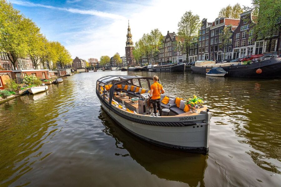 Amsterdam: Canal Belt Private Beer Boat Tour - A private beer cruise through Amsterdam’s Canal Belt