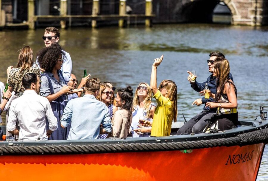 Amsterdam: Canal Belt Private Beer Boat Tour - What the 90-minute route feels like