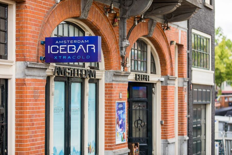 Amsterdam: Canal Cruise and Entrance to Xtracold Icebar - Audio commentary instead of a live guide