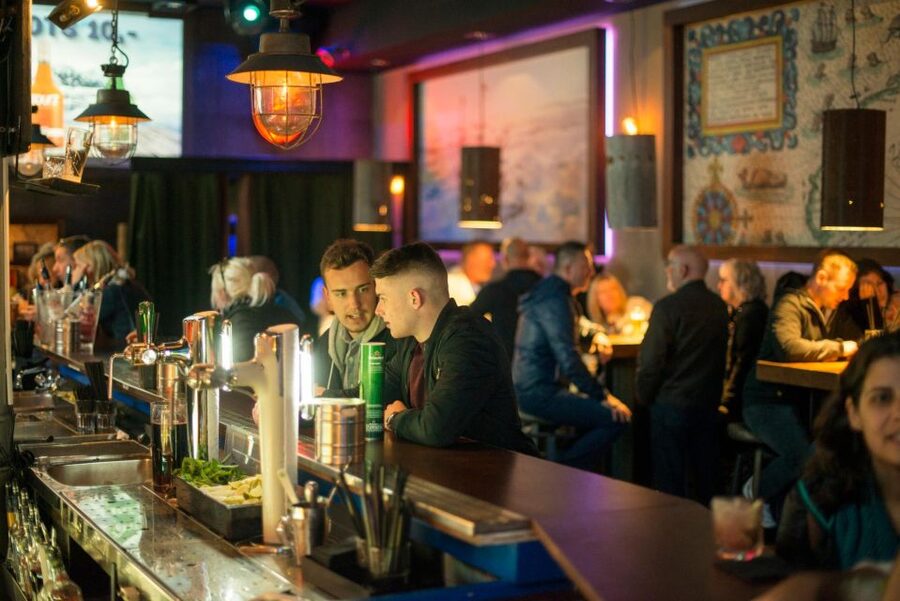 Amsterdam: Canal Cruise and Entrance to Xtracold Icebar - Who should book it?