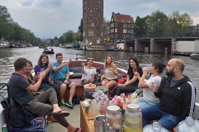 Amsterdam canal cruise in open boat – Guided tour - Finding the boat at Stationsplein 17