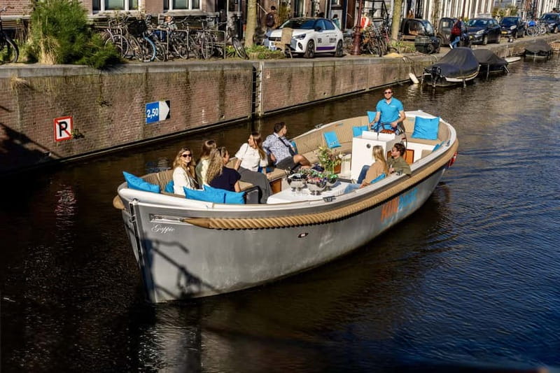 Amsterdam: Canal Cruise in Open Boat with Drink Option - Theater Carré, Magere Brug, and the H’ART Museum