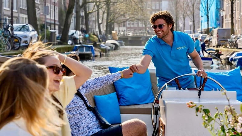 Amsterdam: Canal Cruise in Open Boat with Drink Option - Is $22 good value for one hour?