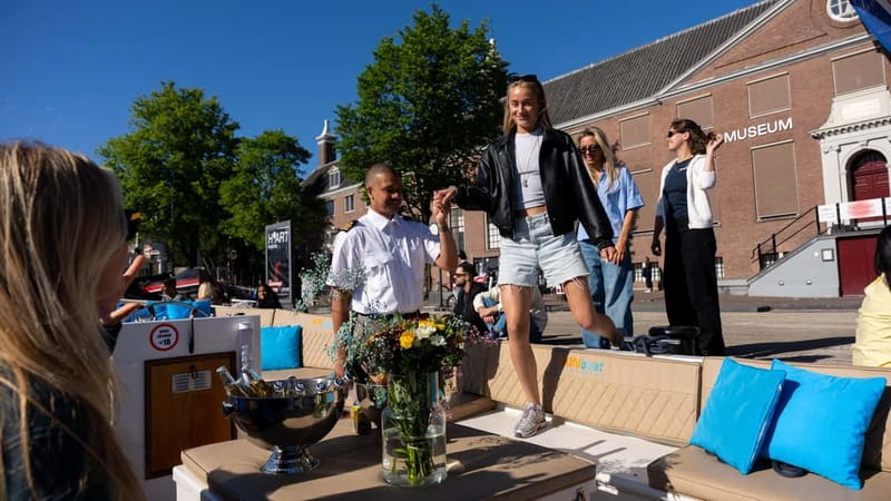 Amsterdam: Canal Cruise in Open Boat with Drink Option - Starting near Central Station or the Anne Frank House