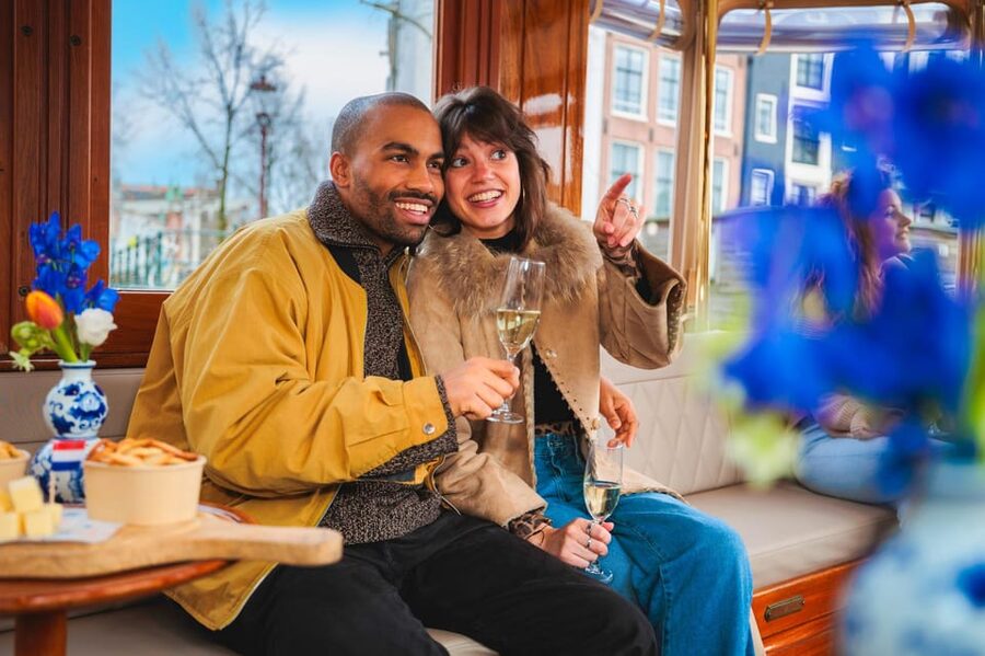Amsterdam: Canal Cruise with Bubbles & Bites - What you actually get to eat and drink