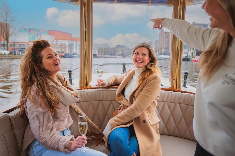 Amsterdam: Canal Cruise with Bubbles & Bites - Is $18 good value?