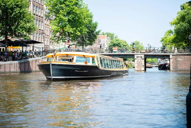 Amsterdam canal cruise with culinary burger or cheese & wine - Key points at a glance