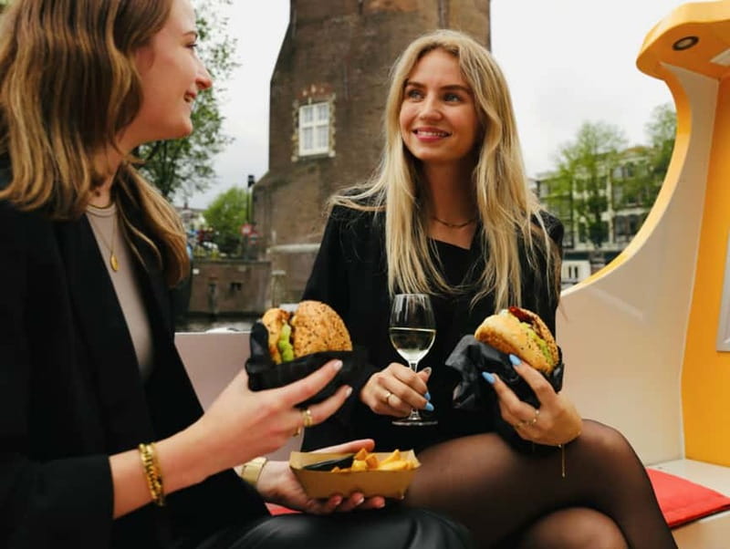 Amsterdam canal cruise with culinary burger or cheese & wine - Choosing between burgers and cheese