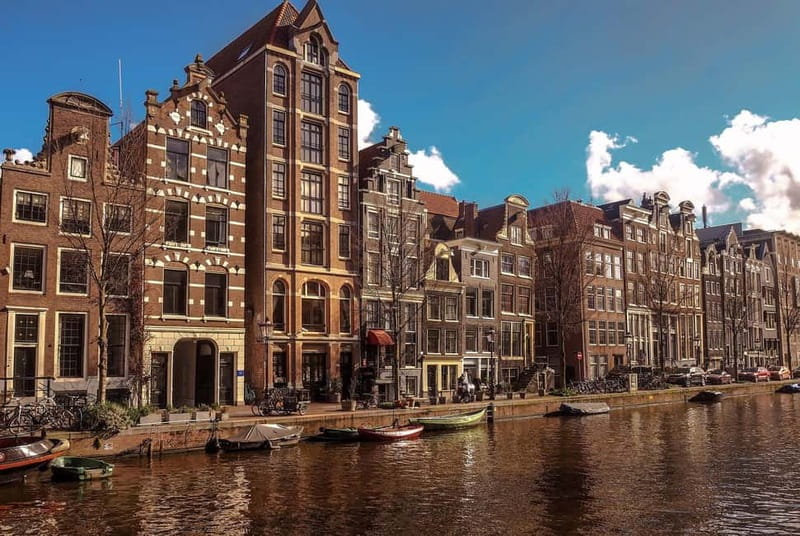 Amsterdam canal cruise with culinary burger or cheese & wine - What the boat adds to the evening