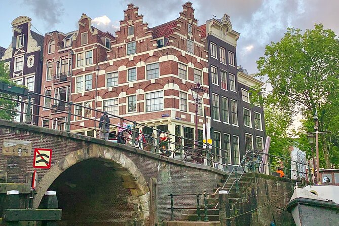 Amsterdam Canal Cruise with German Guide and unlimited drinks - Old harbor views and Amsterdam’s trading past