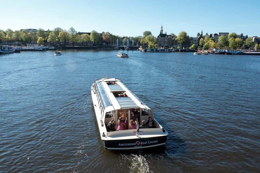 Amsterdam: Canal Cruise with Live Commentary & Audio Guide - Why a canal cruise is the right first look at Amsterdam