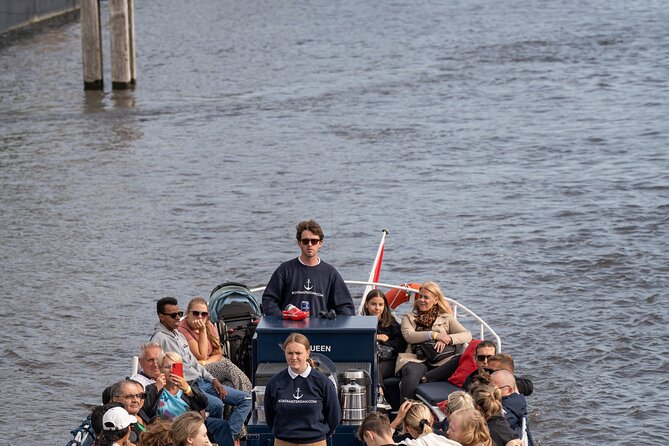 Amsterdam Canal Cruise with Live guide & Two drinks - Central St. - Why a one-hour canal cruise works well