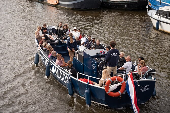 Amsterdam Canal Cruise with Live guide & Two drinks - Central St. - A live guide with room for silence