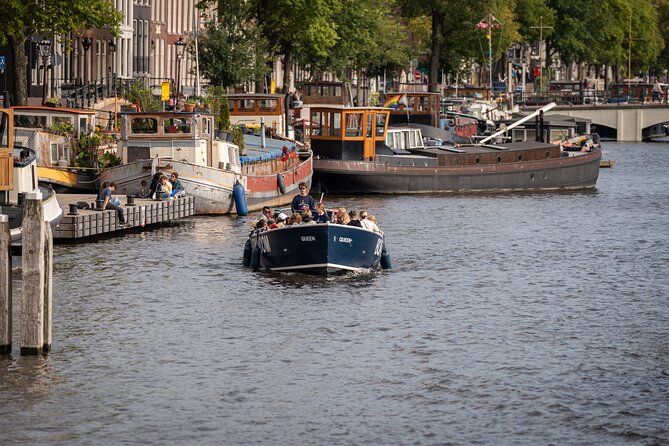 Amsterdam Canal Cruise with Live guide & Two drinks - Central St. - Two drinks and a relaxed hour